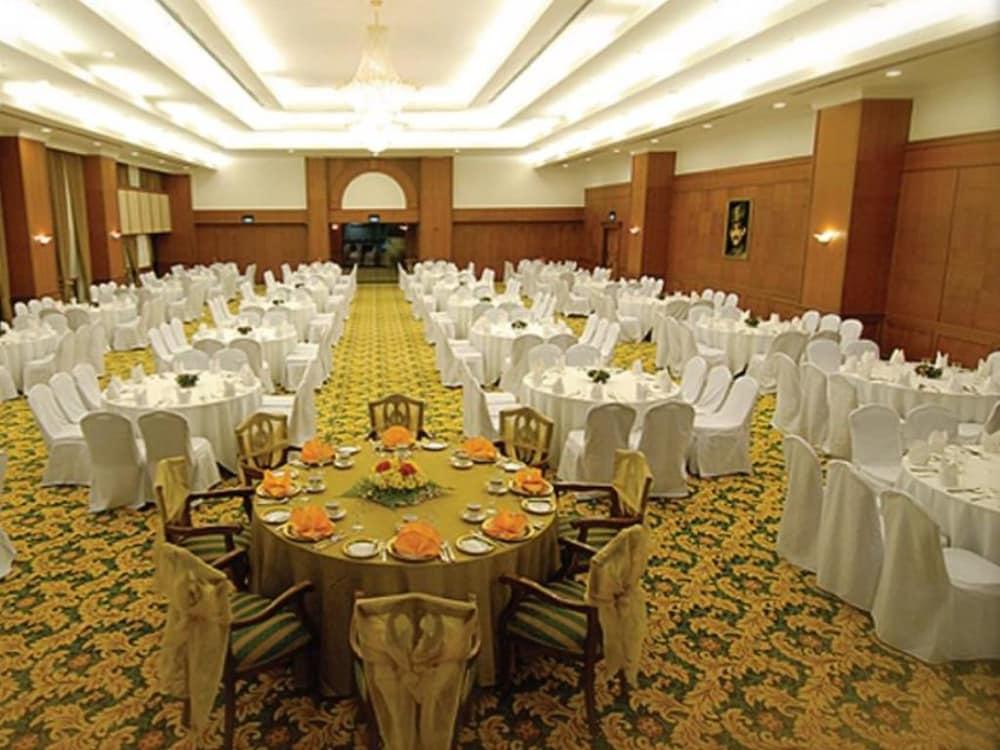 Mulia Hotel Bandar Seri Begawan Exteriör bild
